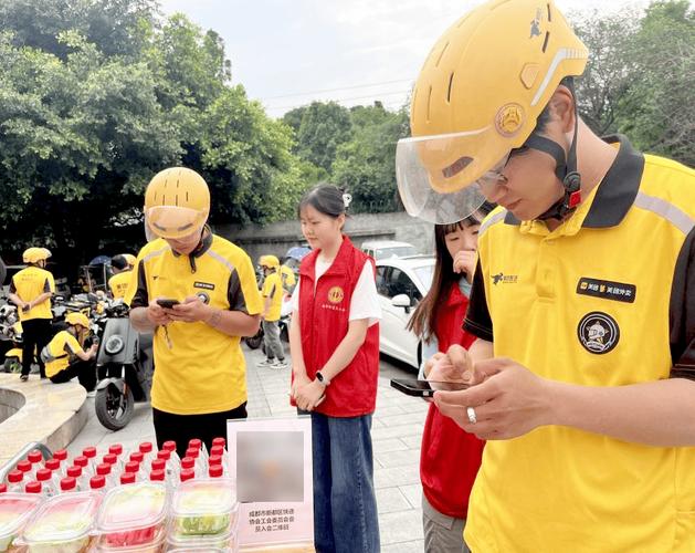 外卖骑手关爱项目 为城市奔跑者筑起温暖港湾